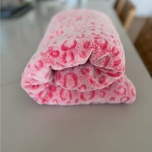 Pink Leopard Print Throw Blanket
